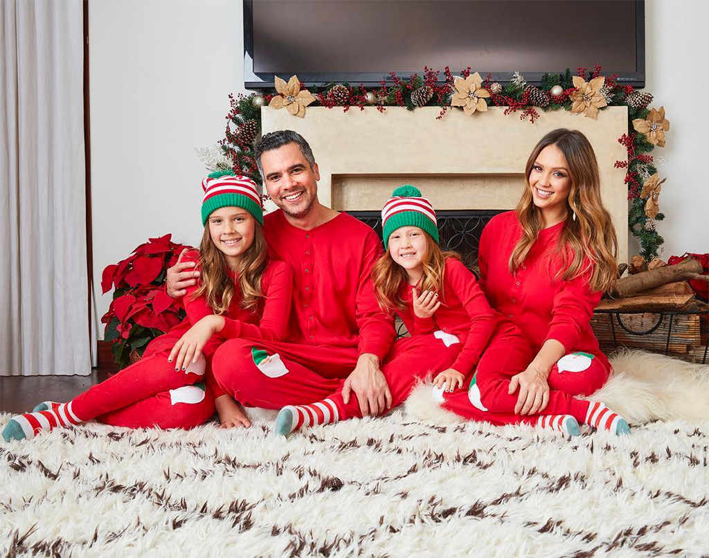 rs 1024x806 171224165344 1024 jessica alba family christmas card 122417